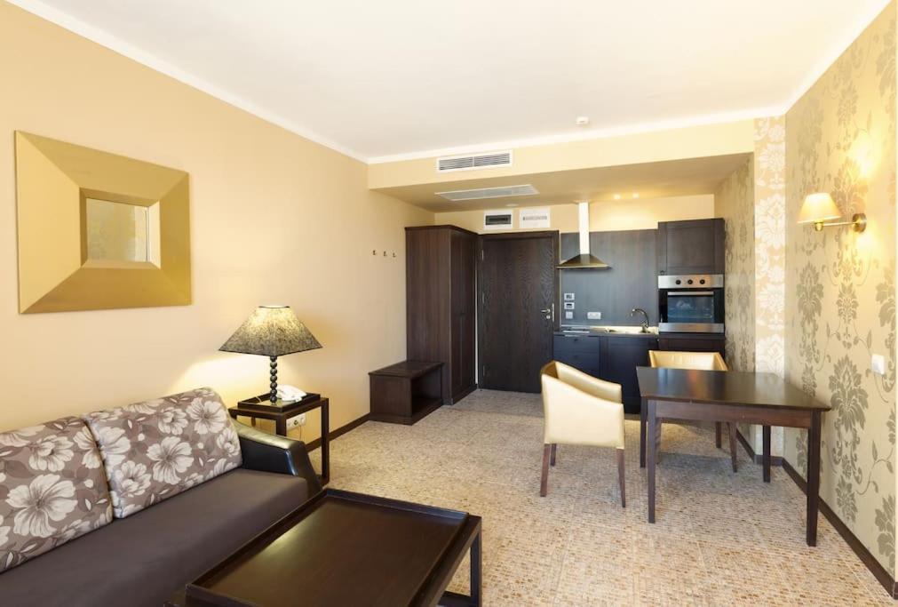 Royal Beach Apartment Barcello B Sunny Beach Esterno foto